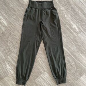 Lululemon Sun Setter Jogger Pants Full Length Sz 2 EUC Olive Army Green